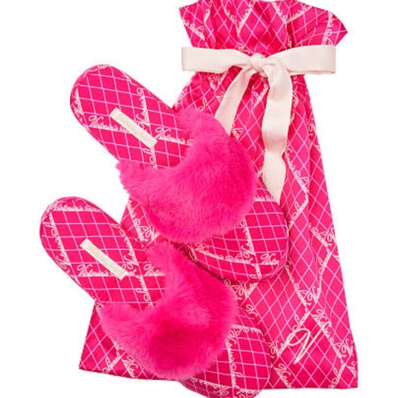 NWT Victoria’s Secret Signature SATIN Slippers - Picture 1 of 6